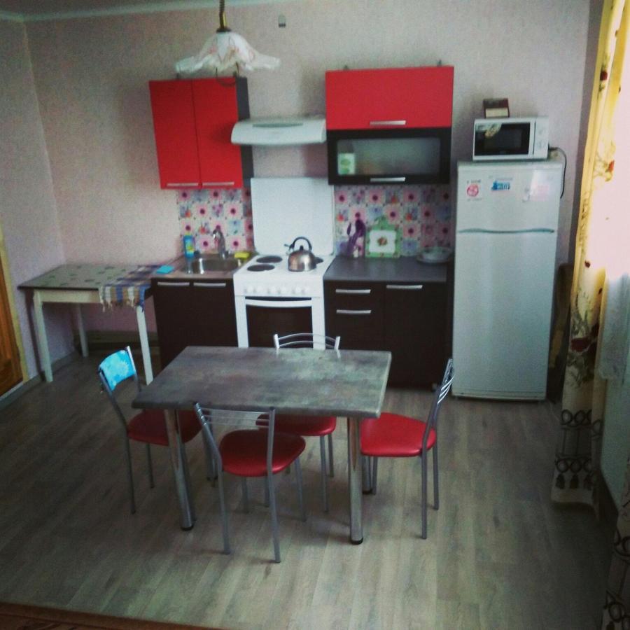 Belye rozy Hotel Nyaszvizs Kültér fotó