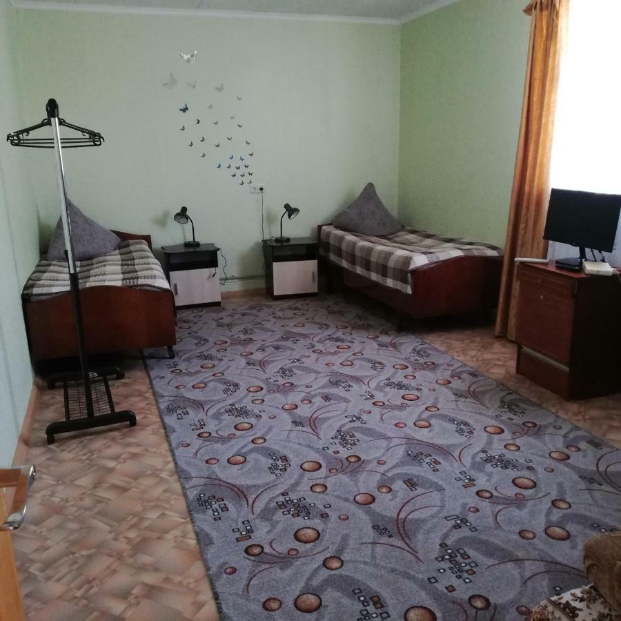 Belye rozy Hotel Nyaszvizs Kültér fotó